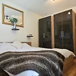 Geneva - Stylish Rooms In Shared House